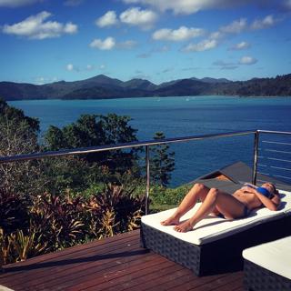 Michelle Jenneke feet photo thumbnail