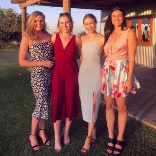 Michelle Jenneke feet photo thumbnail