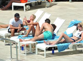 Michelle Keegan feet photo thumbnail