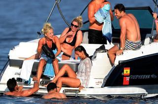 Michelle Keegan feet photo thumbnail