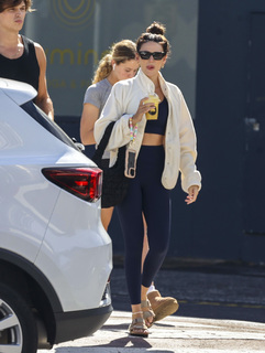 Michelle Keegan feet photo thumbnail
