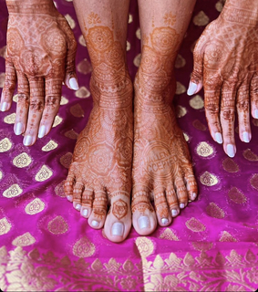 Michelle Khare feet photo 11