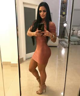 Michelle Lewin feet photo thumbnail