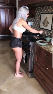 Michelle Lewin feet photo thumbnail