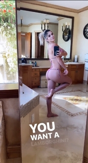 Michelle Lewin feet photo thumbnail