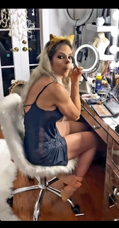 Michelle Lewin feet photo thumbnail