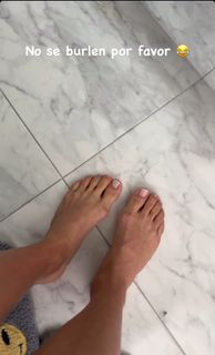 Michelle Lewin feet photo thumbnail