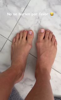 Michelle Lewin feet photo thumbnail
