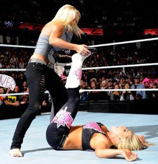 Michelle McCool feet photo thumbnail