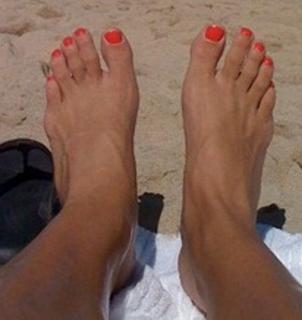 Michelle McCool feet photo thumbnail