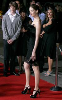 Michelle Monaghan feet photo thumbnail