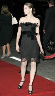 Michelle Monaghan feet photo thumbnail