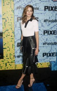 Michelle Monaghan feet photo thumbnail