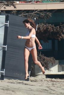 Michelle Monaghan feet photo thumbnail