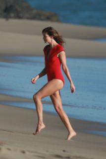 Michelle Monaghan feet photo thumbnail