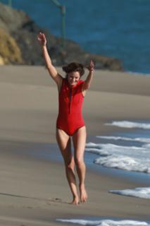 Michelle Monaghan feet photo thumbnail