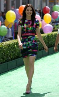 Michelle Monaghan feet photo thumbnail