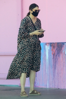 Michelle Monaghan feet photo thumbnail
