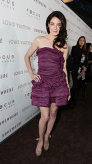 Michelle Monaghan feet photo thumbnail