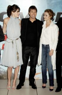 Michelle Monaghan feet photo thumbnail