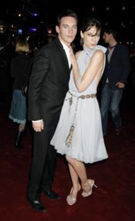Michelle Monaghan feet photo thumbnail