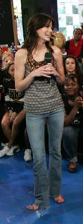 Michelle Monaghan feet photo thumbnail