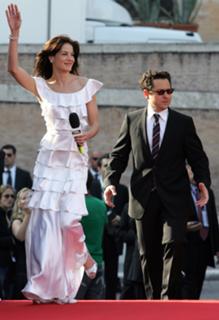 Michelle Monaghan feet photo thumbnail
