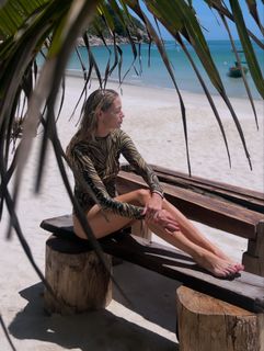 Michelle Monaghan feet photo thumbnail