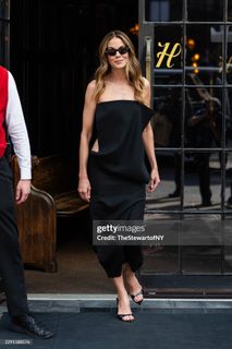 Michelle Monaghan feet photo 11