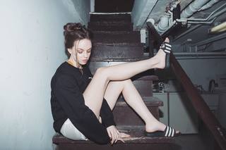 Michelle Mylett feet photo thumbnail