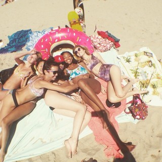 Michelle Mylett feet photo thumbnail