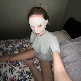 Michelle Mylett feet photo thumbnail