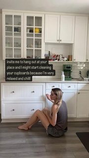 Michelle Mylett feet photo thumbnail