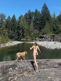 Michelle Mylett feet photo thumbnail