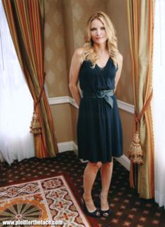 Michelle Pfeiffer feet photo thumbnail