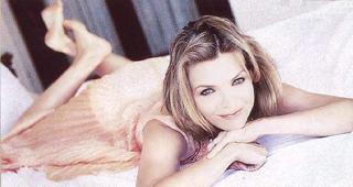 Michelle Pfeiffer feet photo thumbnail