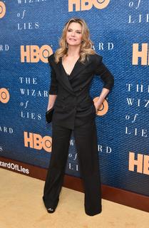 Michelle Pfeiffer feet photo thumbnail