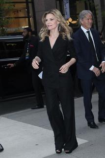 Michelle Pfeiffer feet photo thumbnail