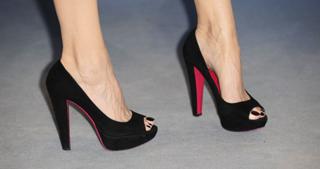Michelle Pfeiffer feet photo thumbnail