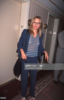 Michelle Pfeiffer feet photo thumbnail