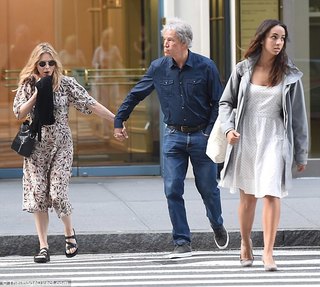 Michelle Pfeiffer feet photo thumbnail