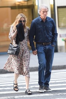 Michelle Pfeiffer feet photo thumbnail