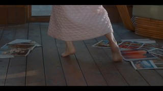 Michelle Pfeiffer feet photo thumbnail