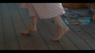 Michelle Pfeiffer feet photo thumbnail