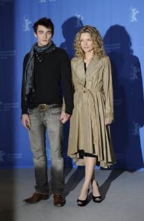 Michelle Pfeiffer feet photo thumbnail