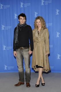 Michelle Pfeiffer feet photo thumbnail