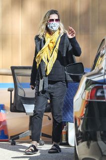 Michelle Pfeiffer feet photo thumbnail