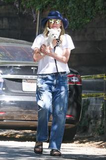Michelle Pfeiffer feet photo thumbnail