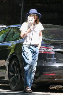 Michelle Pfeiffer feet photo thumbnail