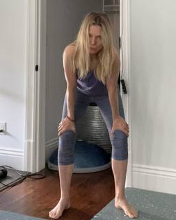 Michelle Pfeiffer feet photo thumbnail